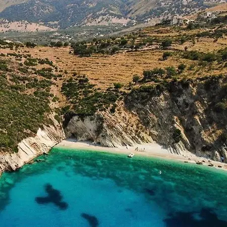 House Of Stones 5, Cozy W Parking Appartement Himare